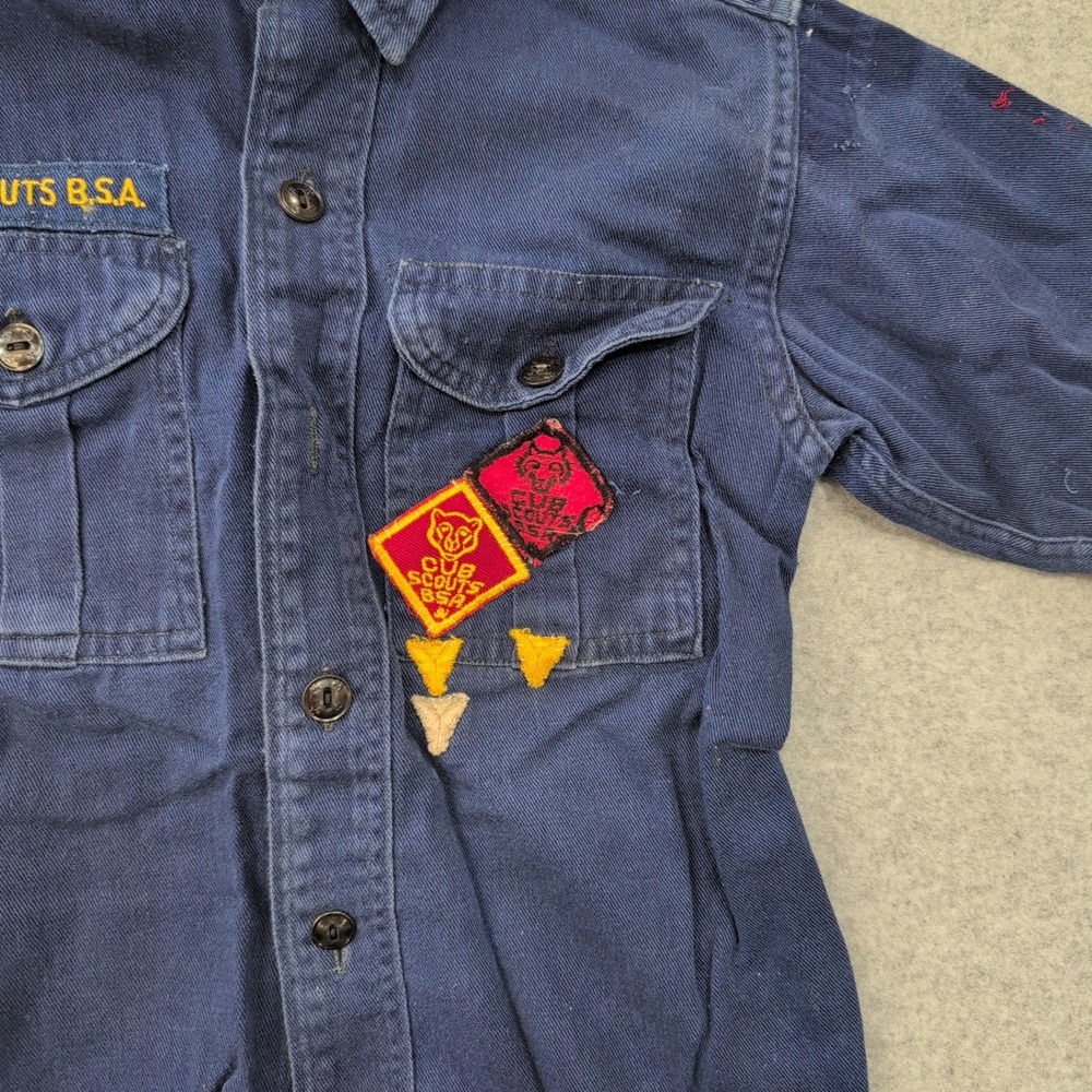 Vintage Boys Cub Scouts BSA Blue Denim Long Sleeve Button Up Shirt Patches - Picture 2 of 4
